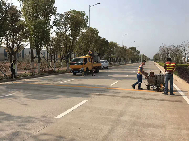 市政道路交通划线修复补线 热溶反光标线施工